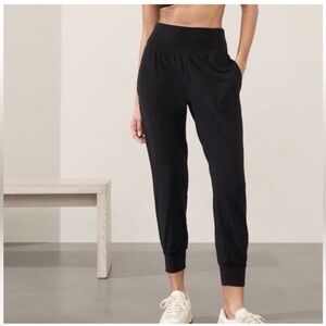 Athleta Black Salutation High Rise Jogger Pants in Powervita Size Small